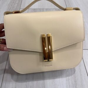 DeMellier Vancouver in Sand color